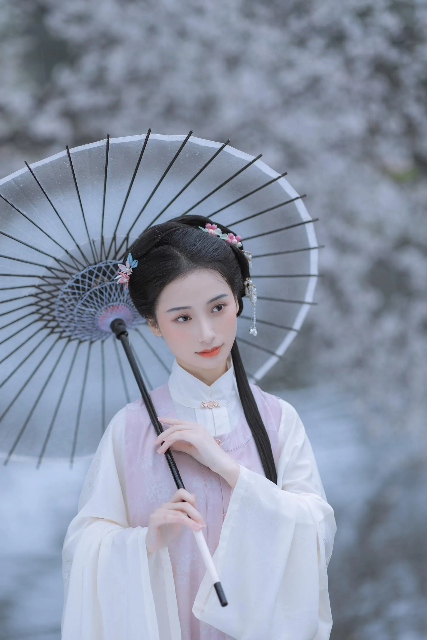 [艺图语] 2022.05.25 雨樱花 眸小妖 [46P]插图2